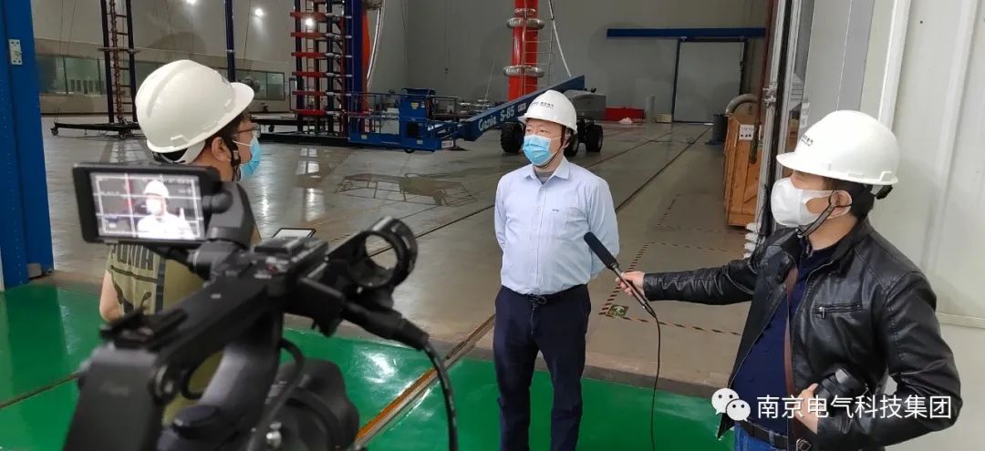 南京电视台和南京日报记者到ga黄金甲集中采访_ga黄金甲